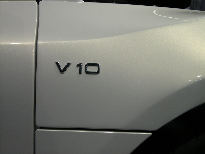 Illustration for article titled Audi R8 5.2 FSI Spyder: Live Photos